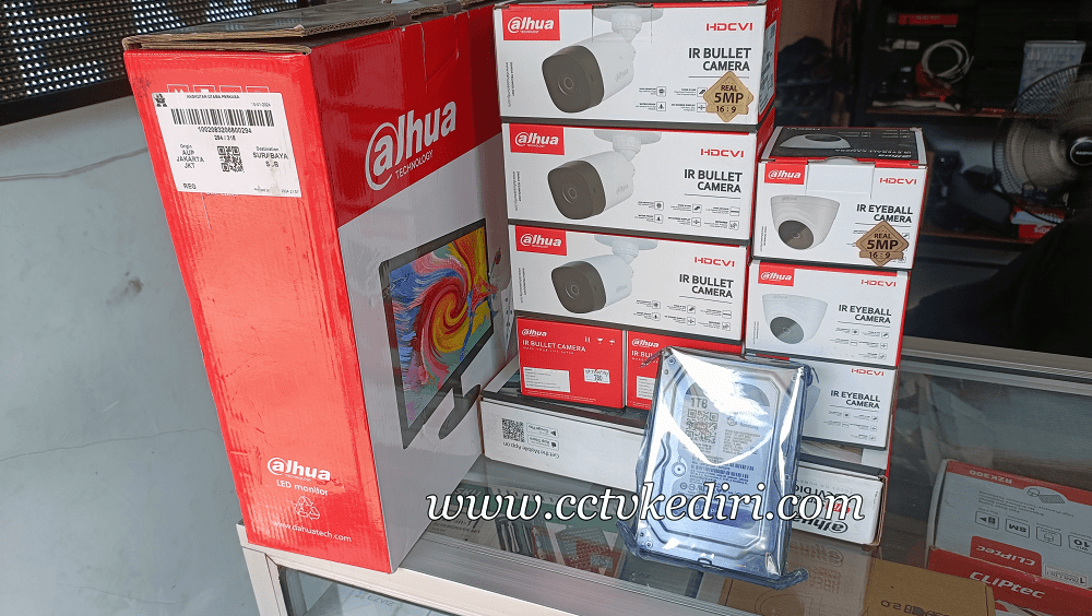 <p>Kamera Dahua dengan kapasitas 2Mp 3 kamera , 5Mp 5 kamera yang telah terpasang di lokasi perusahaan daerah Tulungagung, dengan berbagai macam kapasitas dan banyak kamera akan membantu anda untuk mendapatkan rekaman dari sudut yang berbeda-beda, dengan begitu anda bisa mengetahui titik terang di setiap kejadian yang terjadi di lokasi, kamera berkualitas terbaik.</p>